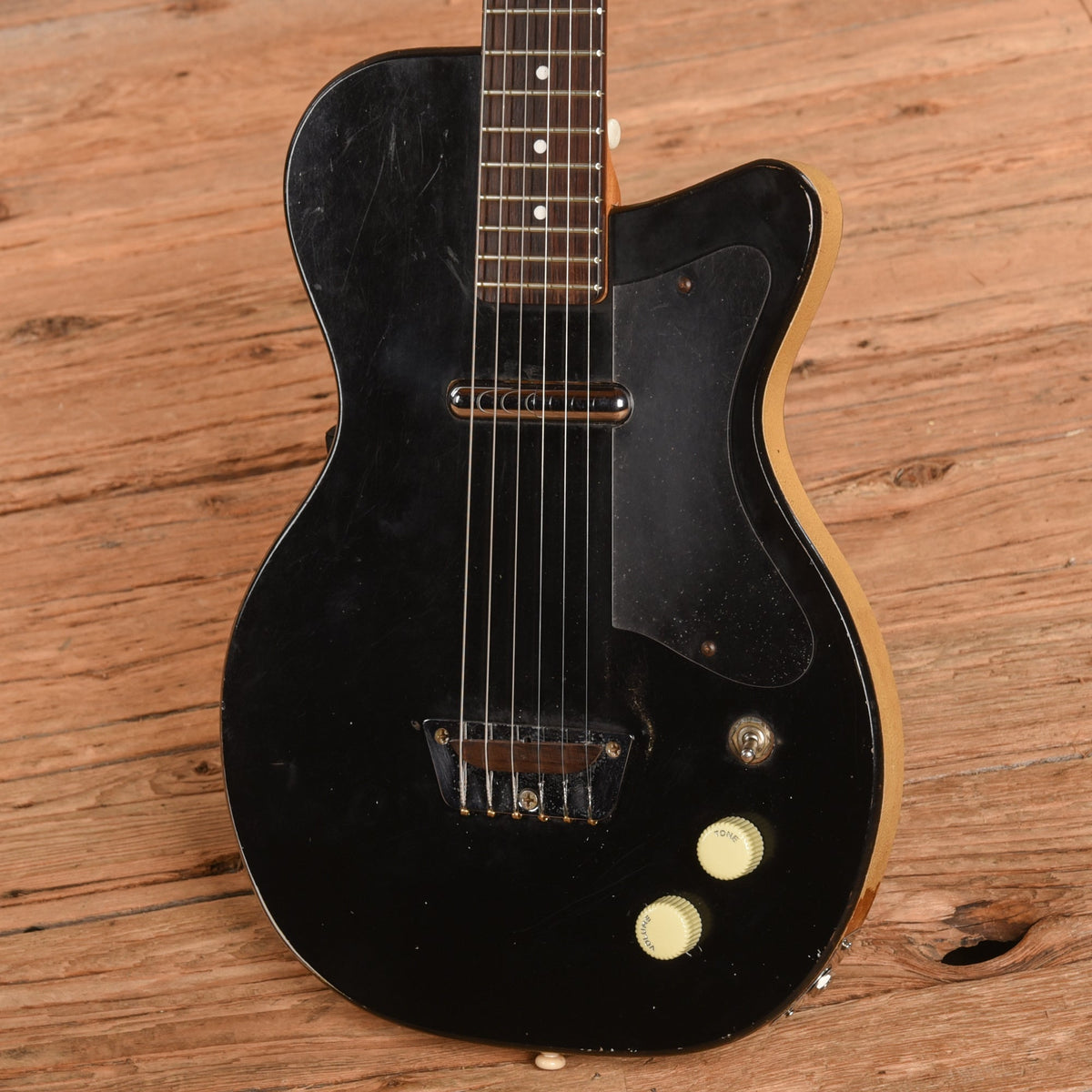 Silvertone Peanut Body Black 1960s - View 2 | MusicMarket
