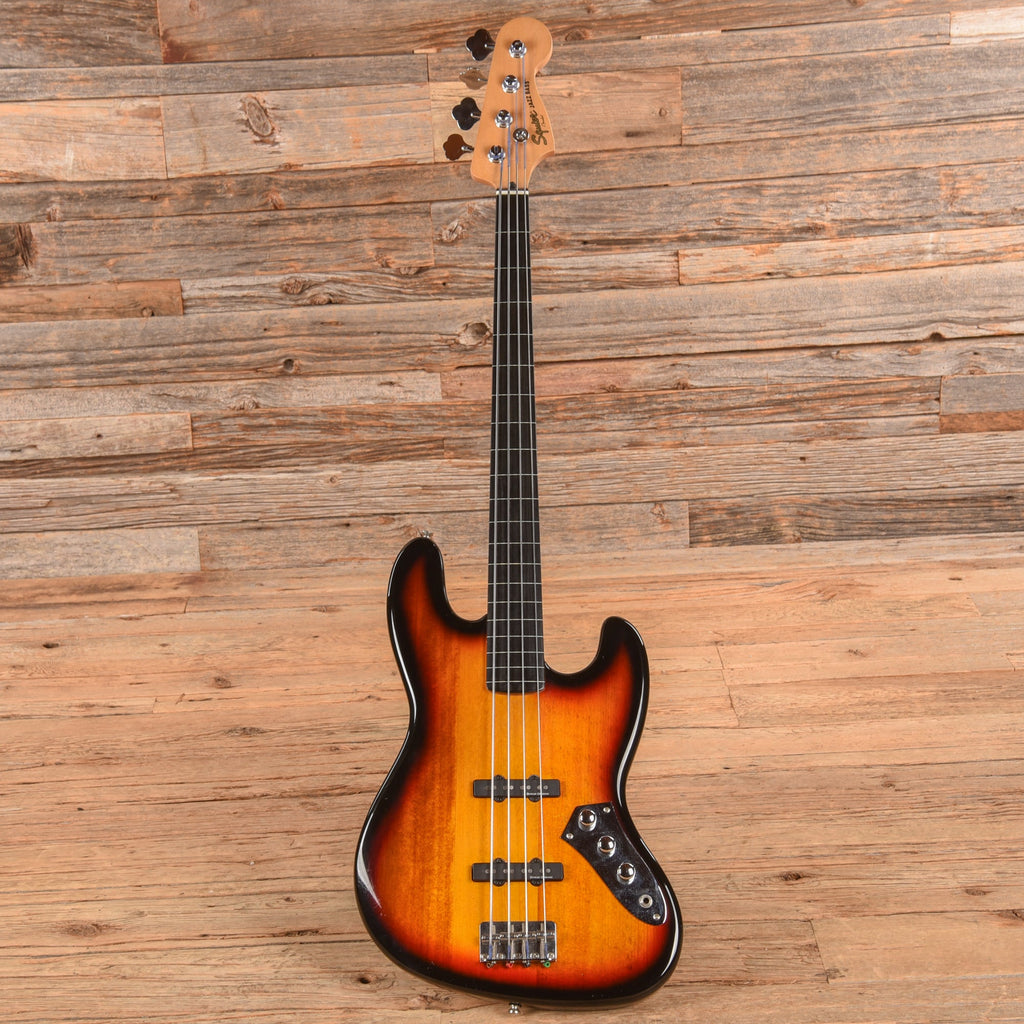 Squier Vintage Modified Fretless Jazz Bass Sunburst - View 4 | MusicMarket