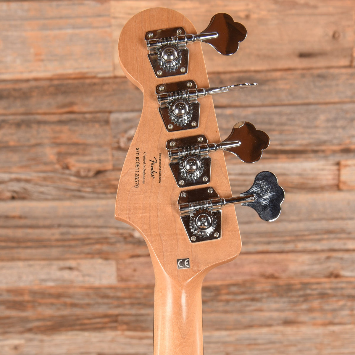 Squier Vintage Modified Fretless Jazz Bass Sunburst - View 7 | MusicMarket