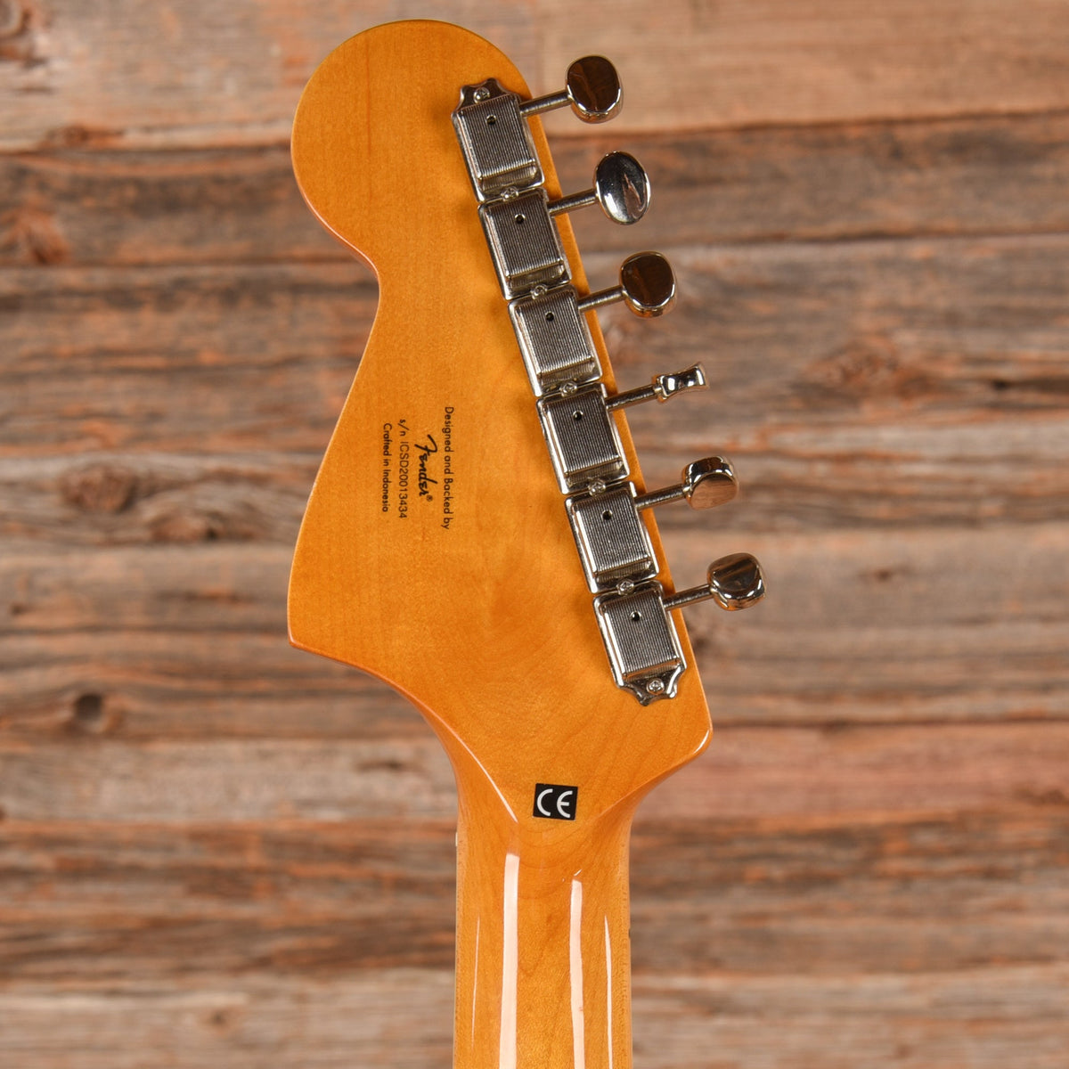 Squier Classic Vibe Bass VI Black 2020 - View 7 | MusicMarket