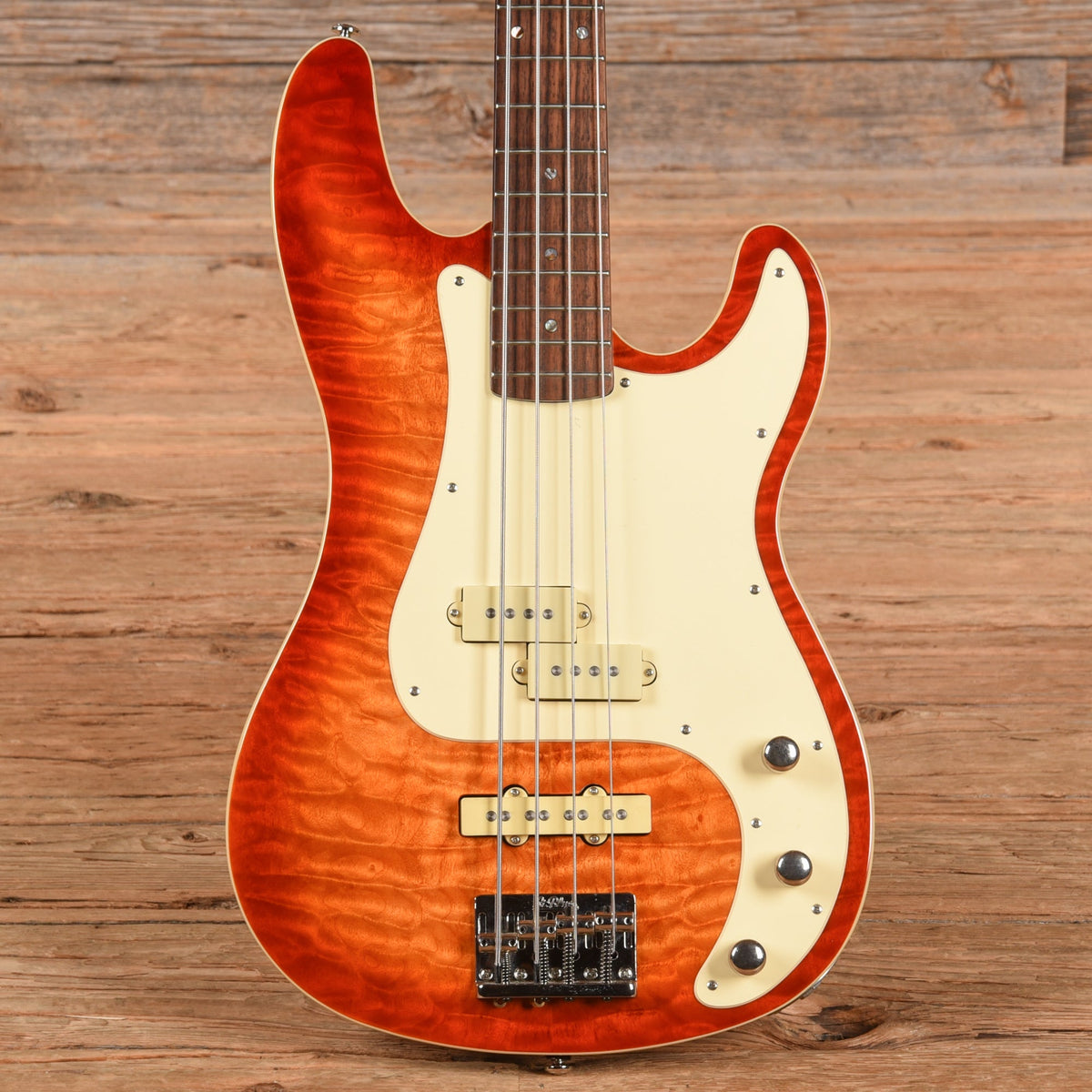 St. Blues King Bass Sunburst - MusicMarket