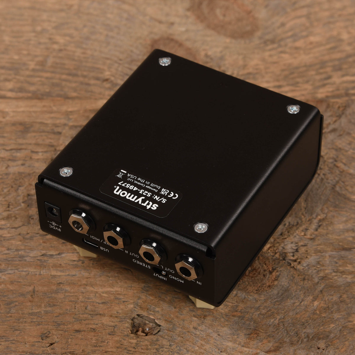 Strymon Flint V2 Tremolo & Reverb Pedal - View 2 | MusicMarket