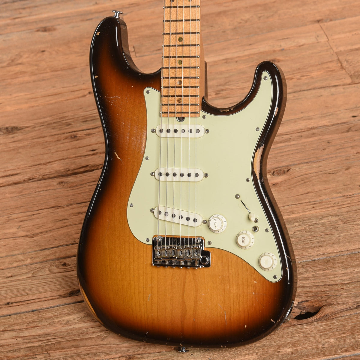 Suhr Classic Antique Sunburst 2012 - View 2 | MusicMarket