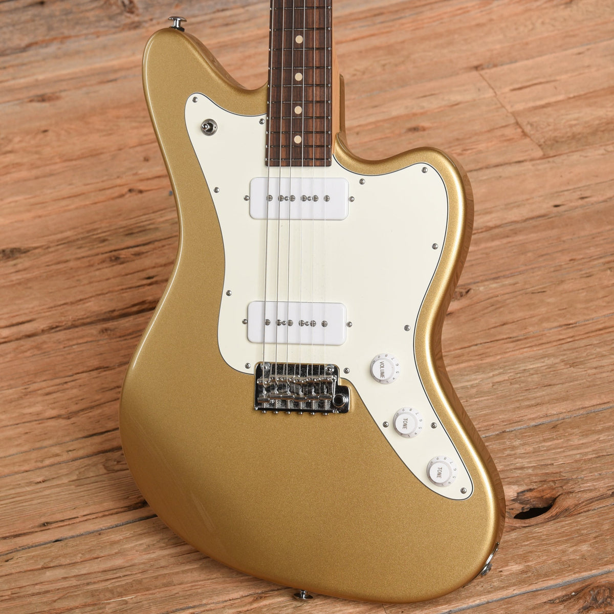 Suhr Classic JM Pro Gold 2023 - View 2 | MusicMarket