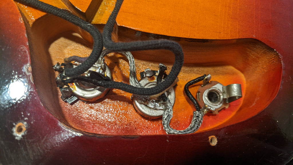 Supro Violin Bass Sunburst 1960s - View 11 | MusicMarket