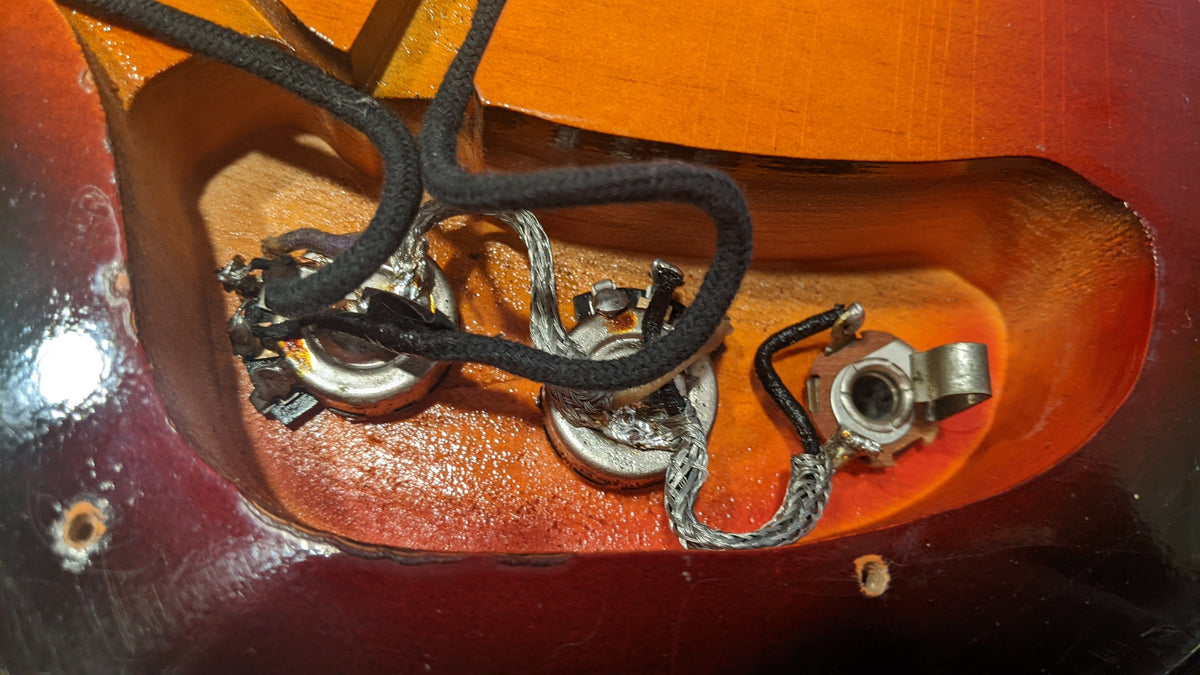 Supro Violin Bass Sunburst 1960s - View 11 | MusicMarket