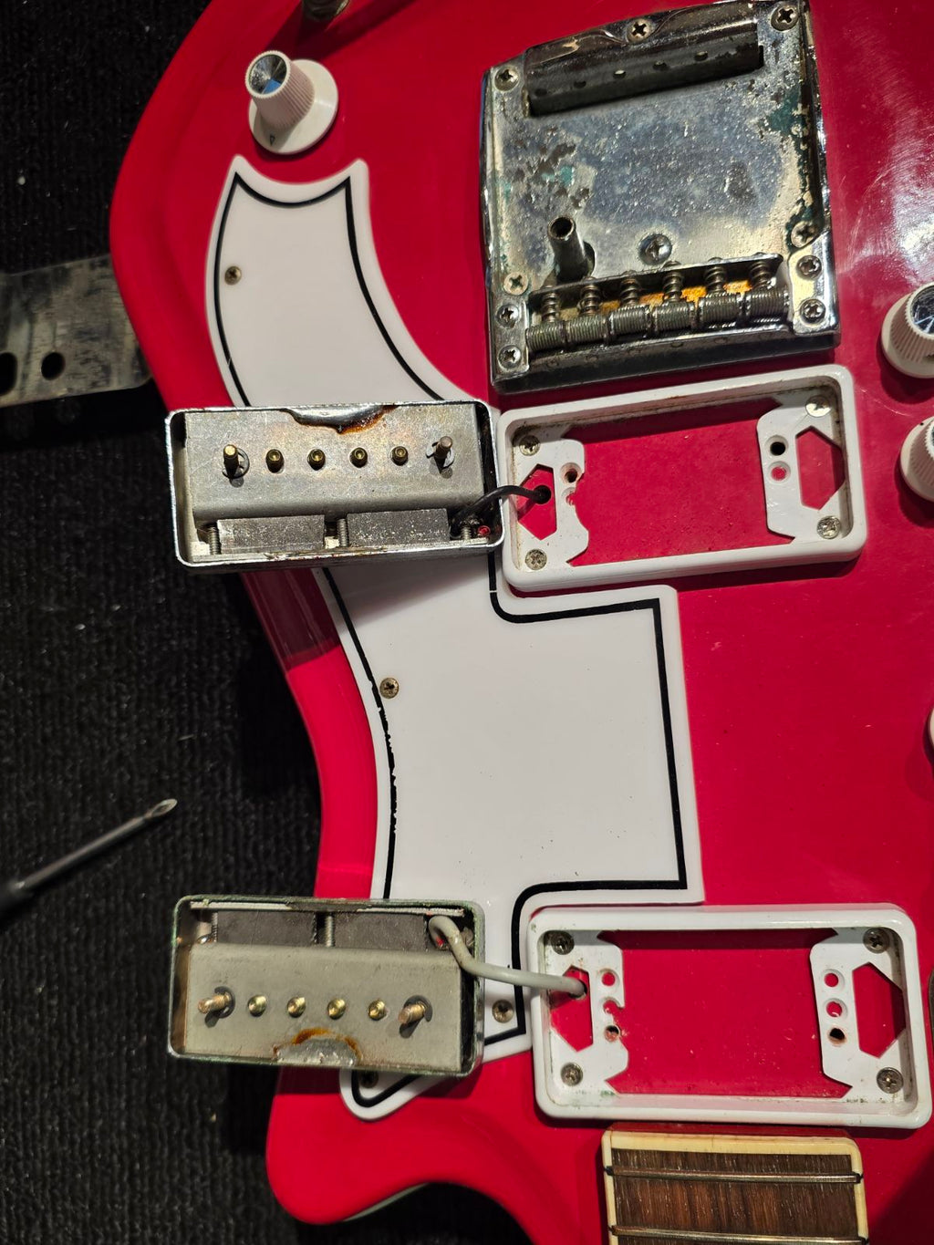 Supro JB Hutto Red 1966 - View 10 | MusicMarket