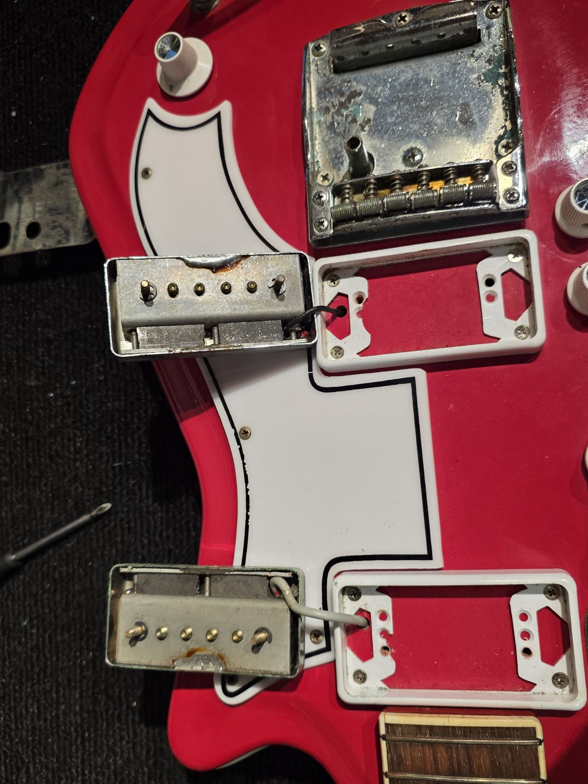 Supro JB Hutto Red 1966 - View 10 | MusicMarket