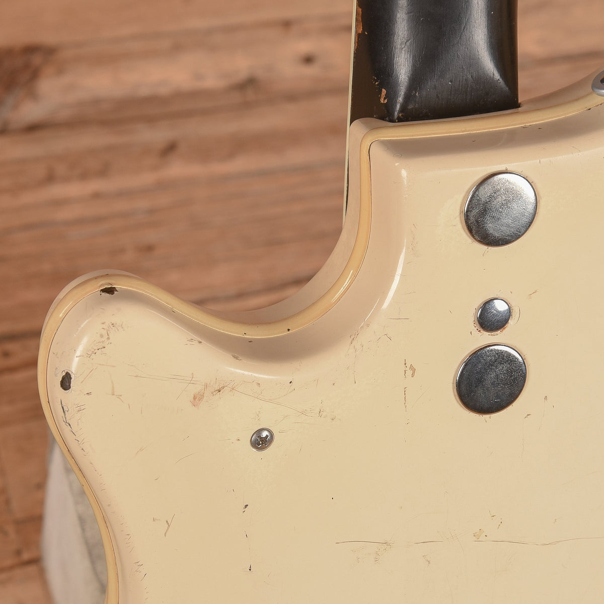 Supro Martinique Val-Trol Ermine White 1960s - View 10 | MusicMarket