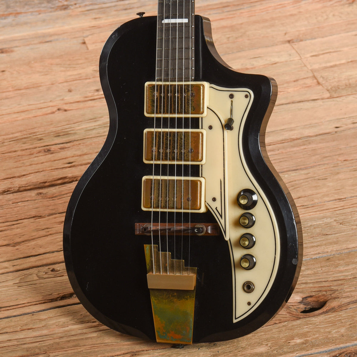 Supro Triple-Tone Guitar Model 1575 Black 1959 - View 2 | MusicMarket