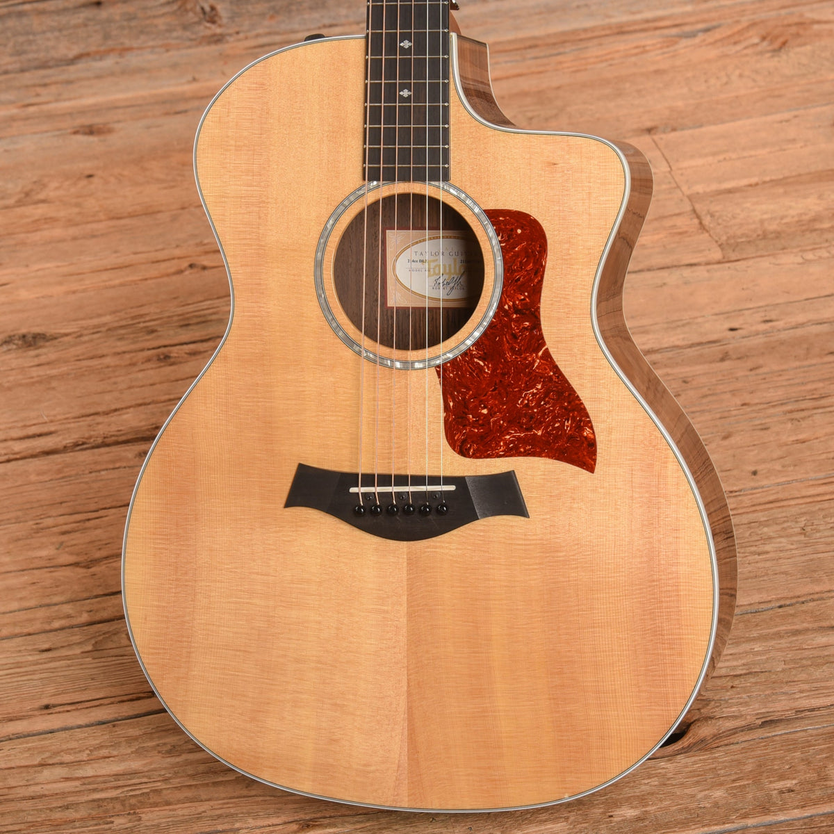 Taylor 214ce DLX Natural 2017 - View 2 | MusicMarket