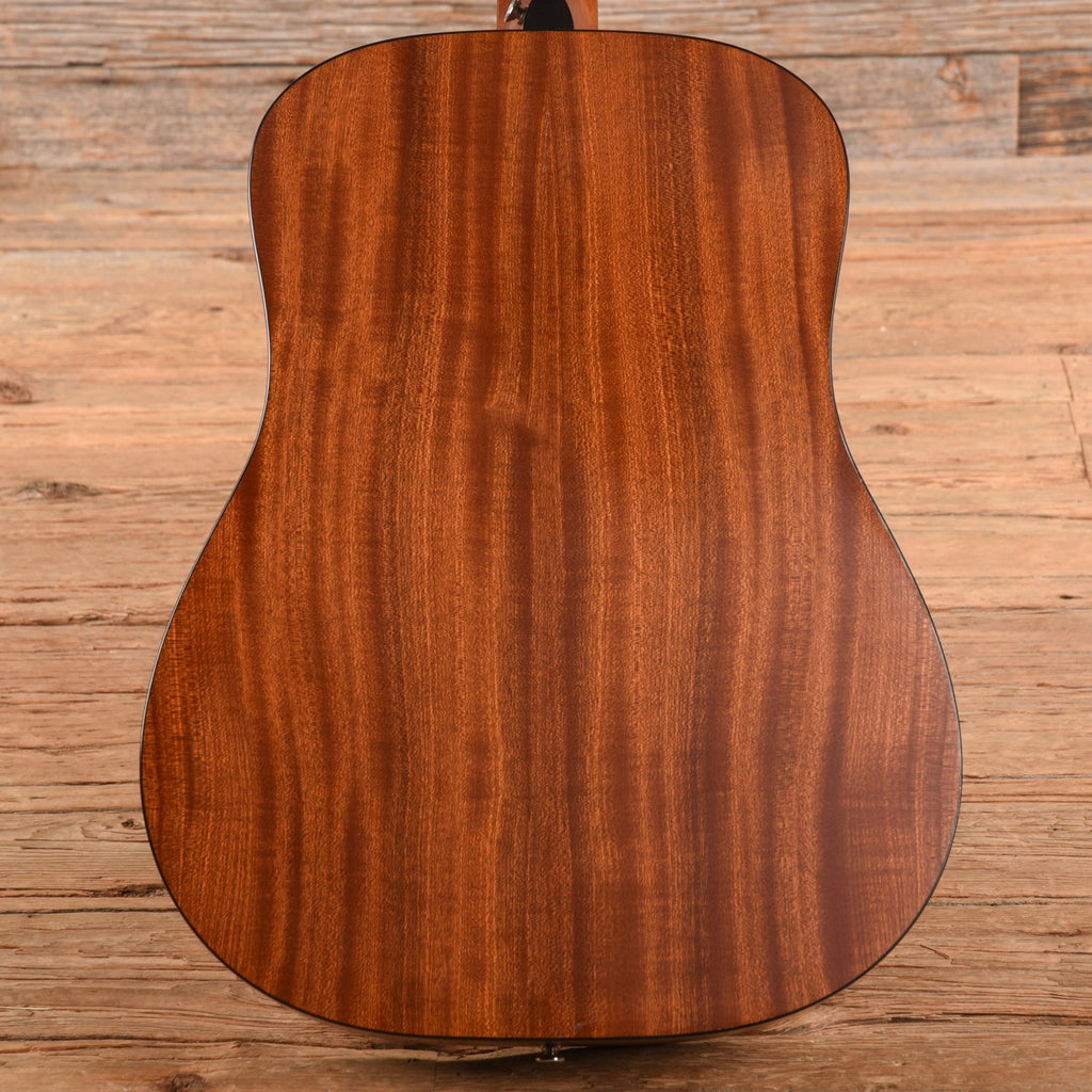 Taylor 210 Natural 2004 - View 3 | MusicMarket
