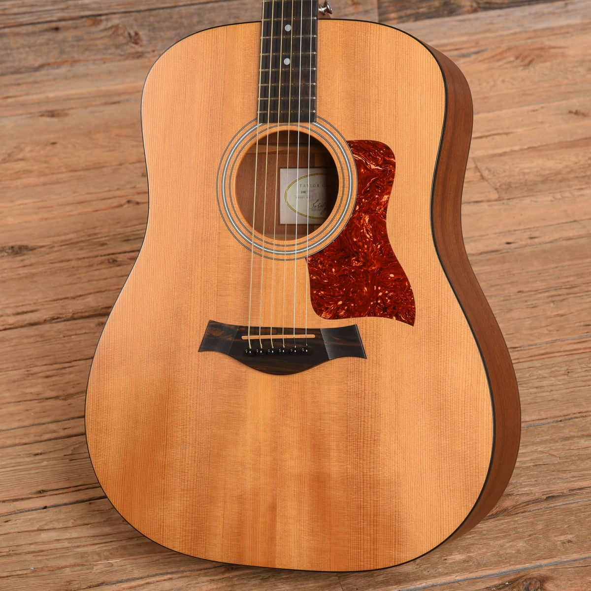 Taylor 210 Natural 2004 - View 2 | MusicMarket