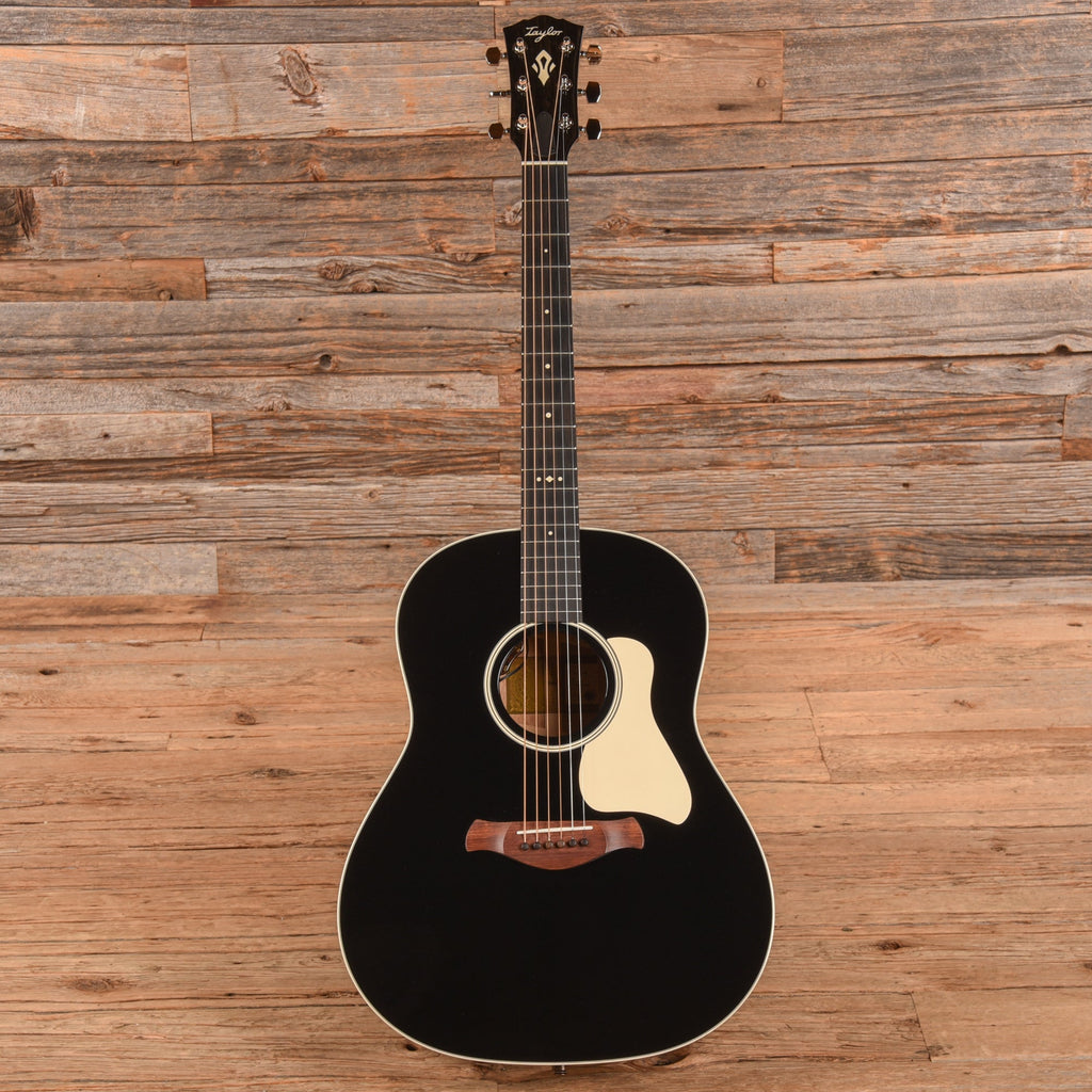 Taylor Gold Label 517e Blacktop 2025 - View 4 | MusicMarket