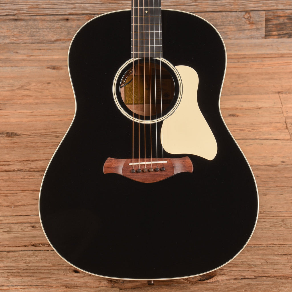 Taylor Gold Label 517e Blacktop 2025 - MusicMarket