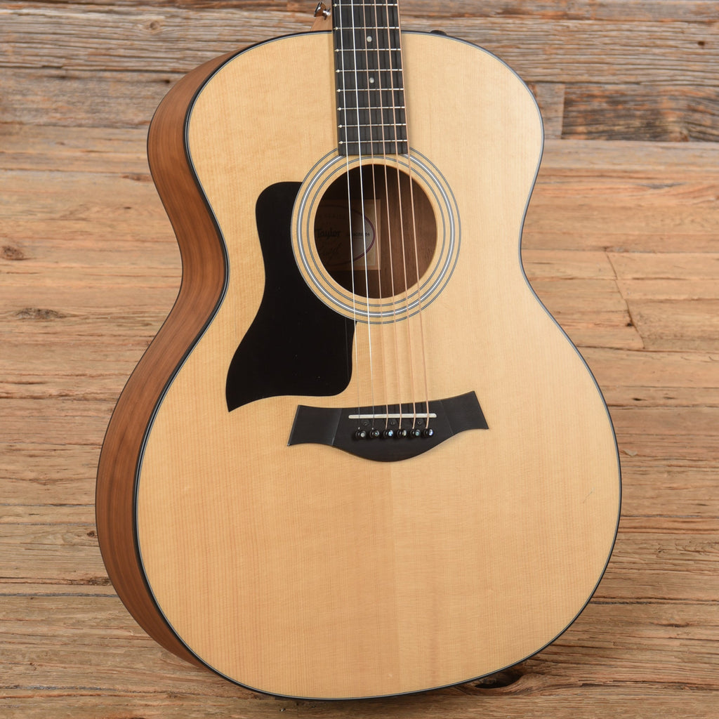 Taylor 114e Natural 2022 LEFTY - View 2 | MusicMarket