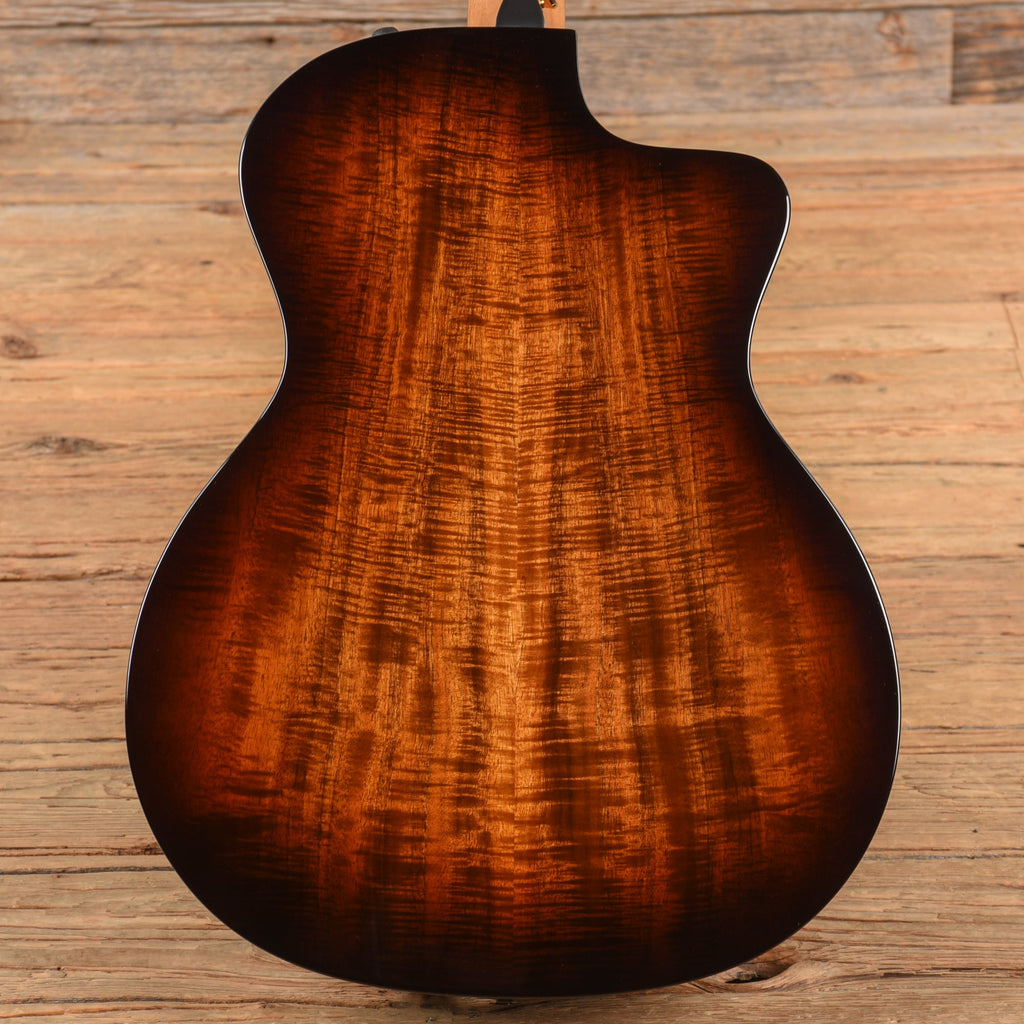 Taylor 224ce-DLX Sunburst 2023 LEFTY - View 3 | MusicMarket