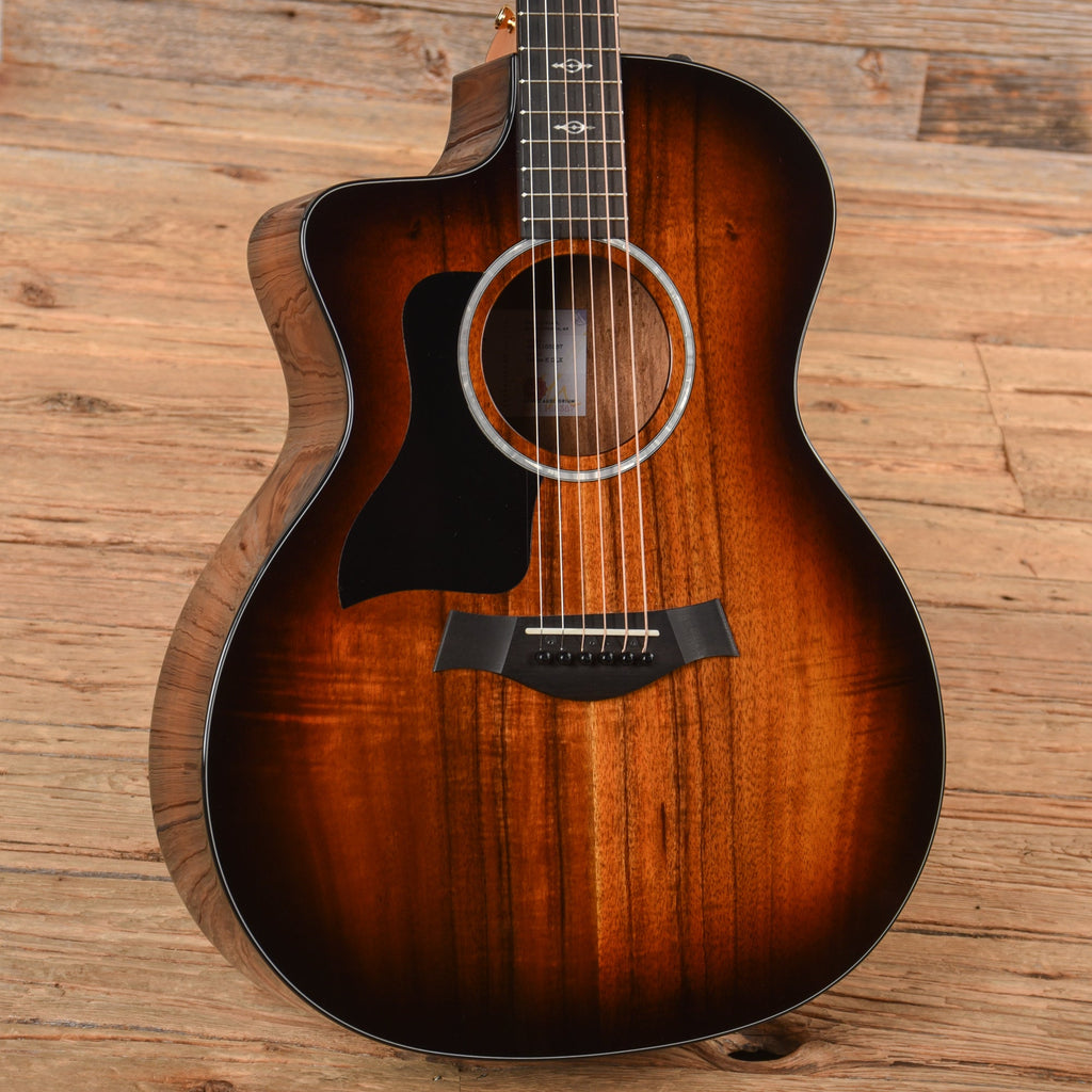 Taylor 224ce-DLX Sunburst 2023 LEFTY - View 2 | MusicMarket