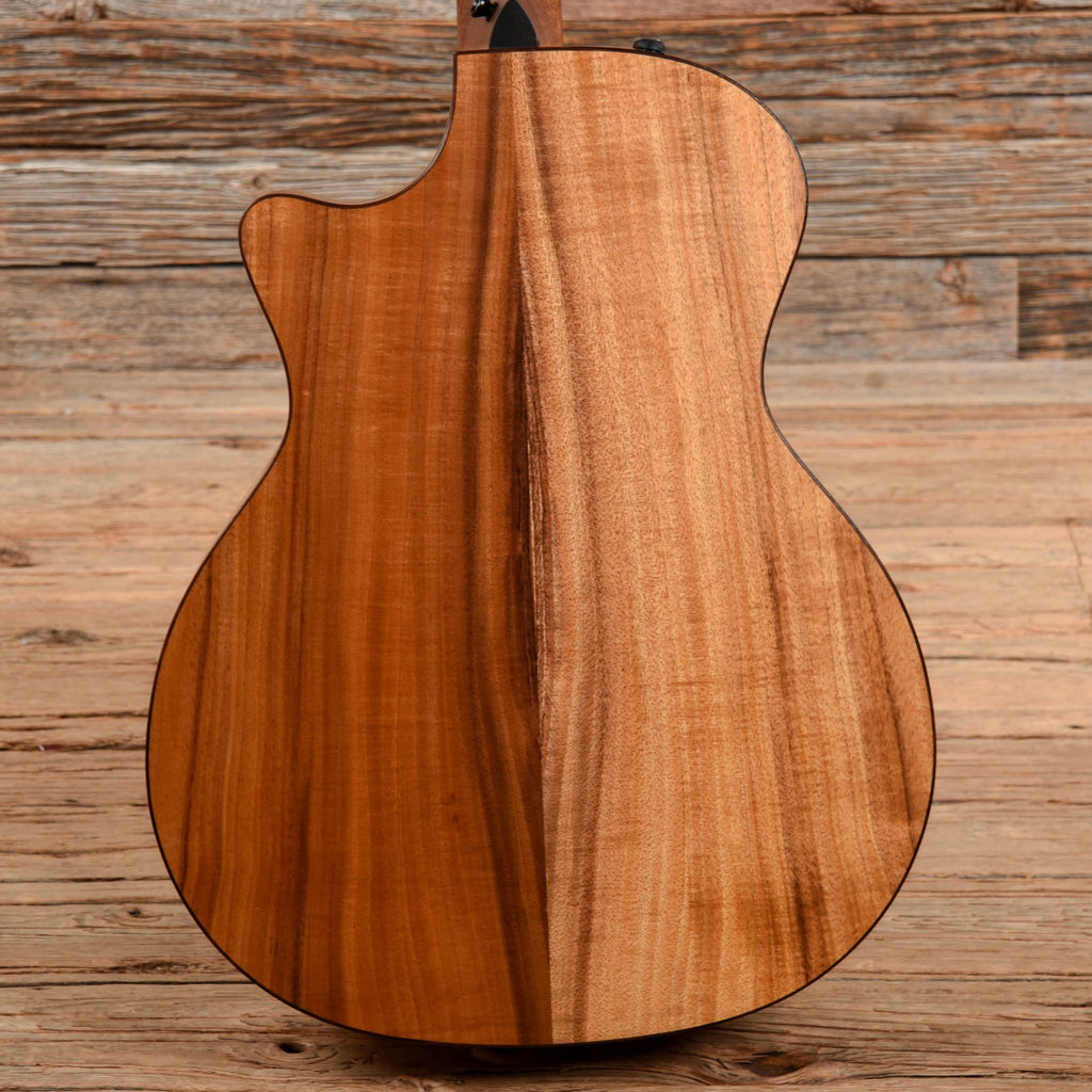 Taylor 724ce Grand Auditorium Hawaiian Koa Natural ES2 - View 2 | MusicMarket