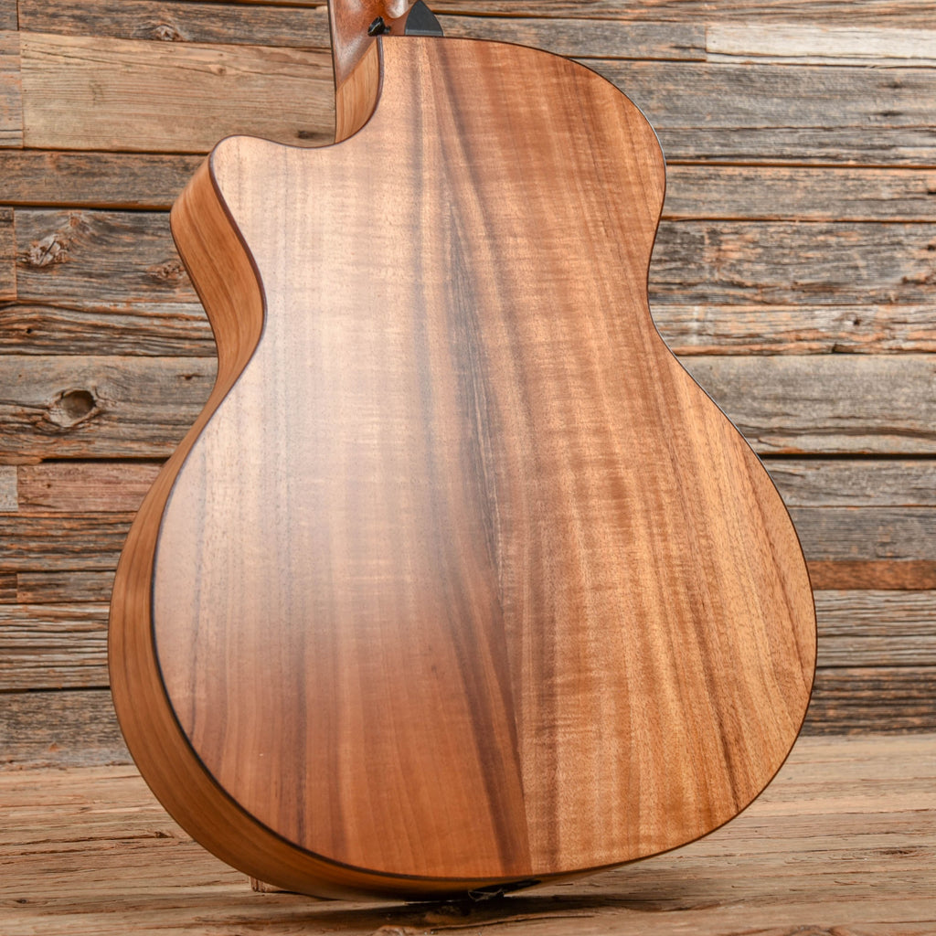 Taylor 724ce Grand Auditorium Hawaiian Koa Natural ES2 - View 9 | MusicMarket