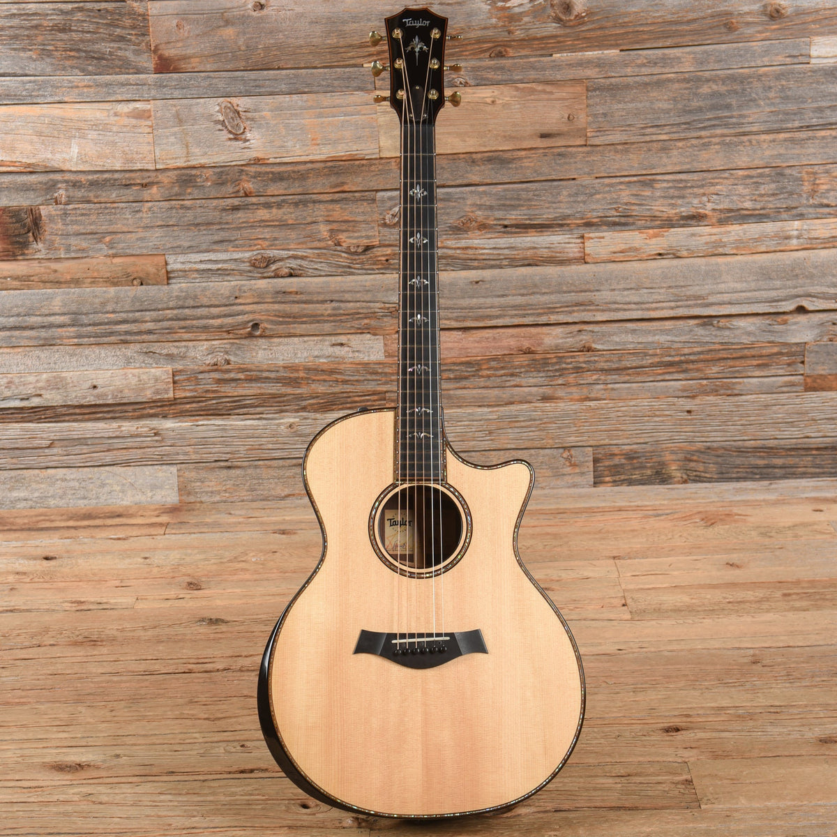 Taylor 914ce w/ V-Class Bracing Natural 2018 - View 4 | MusicMarket