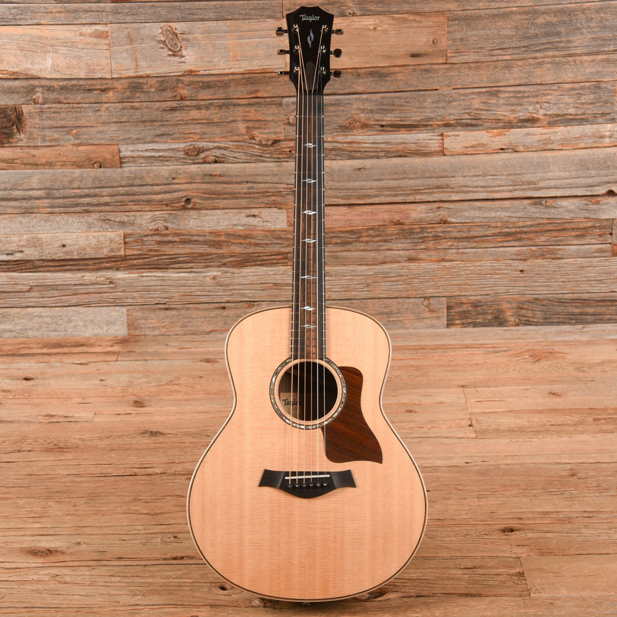 Taylor GT811 Natural 2022 - View 4 | MusicMarket