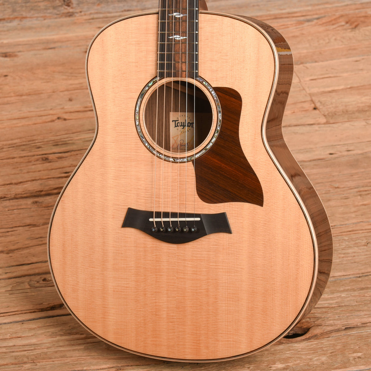 Taylor GT811 Natural 2022 - View 2 | MusicMarket
