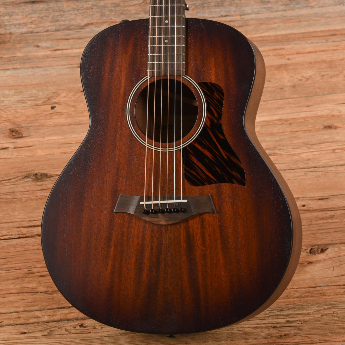 Taylor AD21e Grand Theater Mahogany/Sapele Shaded Edgeburst 2023 - View 2 | MusicMarket