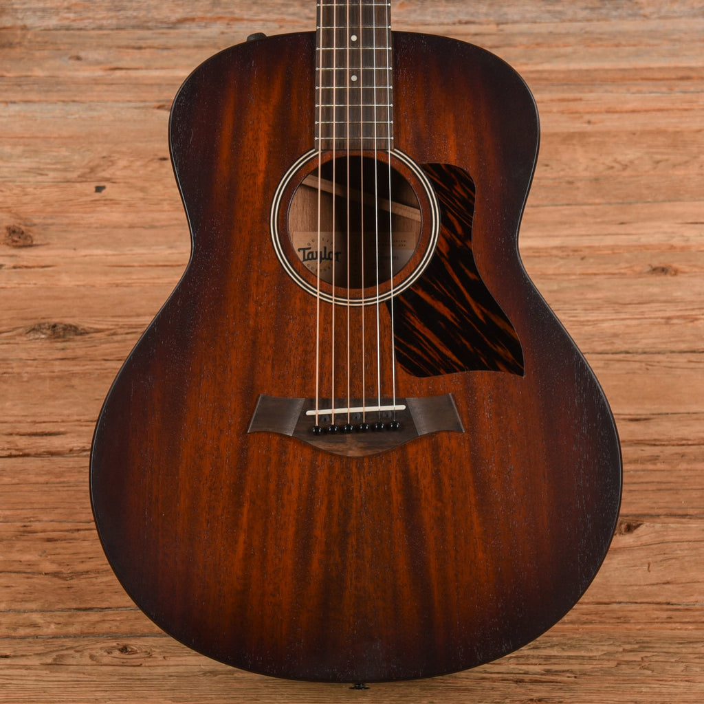 Taylor AD21e Grand Theater Mahogany/Sapele Shaded Edgeburst 2023 - MusicMarket