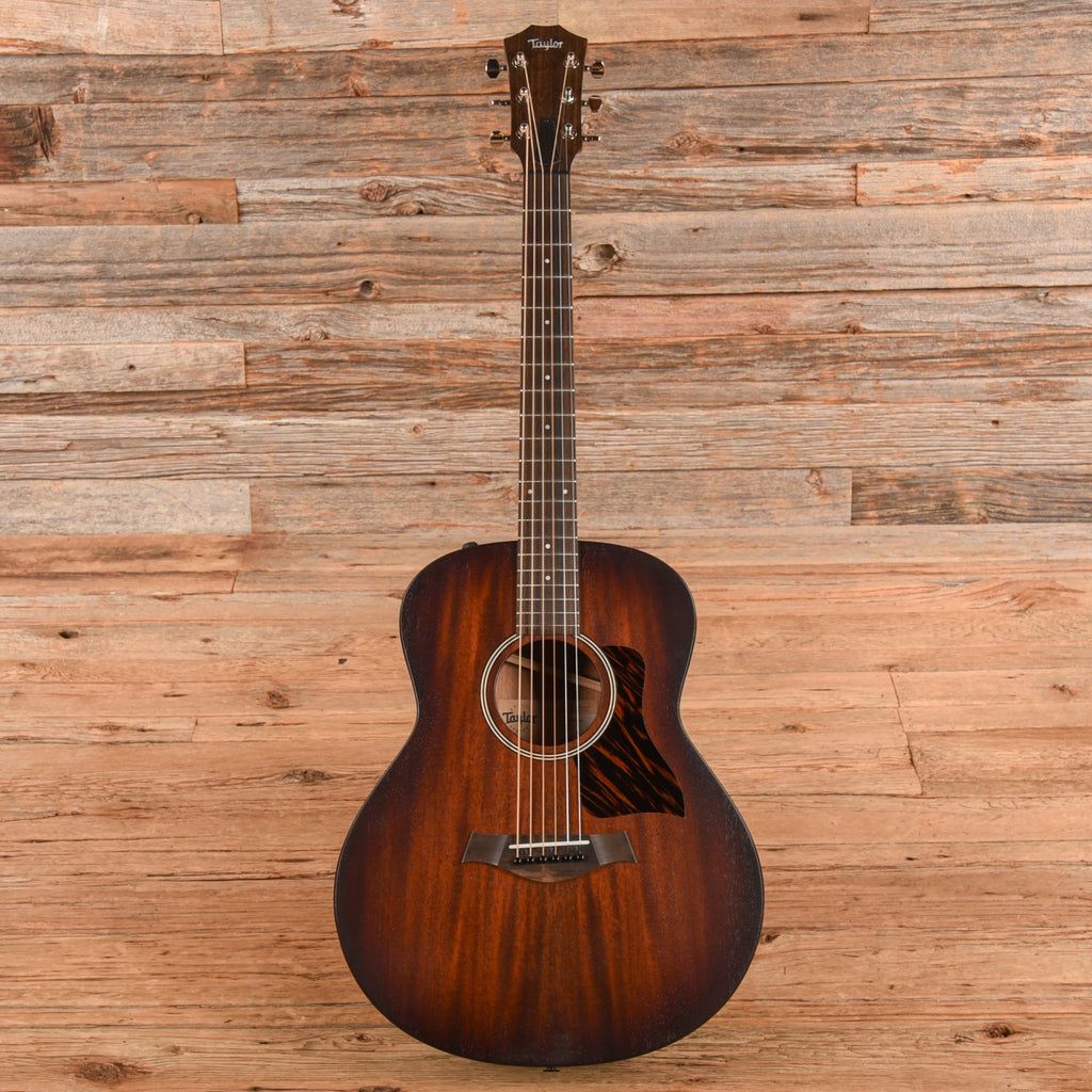 Taylor AD21e Grand Theater Mahogany/Sapele Shaded Edgeburst 2023 - View 4 | MusicMarket