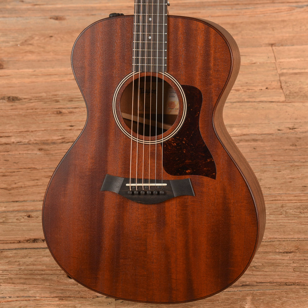 Taylor American Dream AD22E Sunburst 2021 - View 2 | MusicMarket