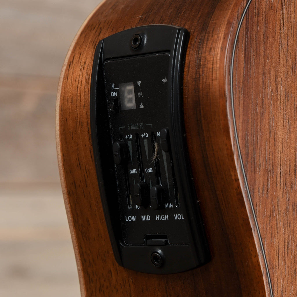 Taylor GS Mini-e Koa Bass Natural w/ES-B - View 8 | MusicMarket