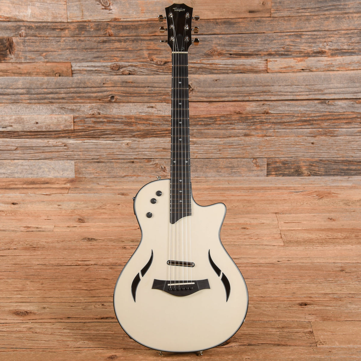 Taylor T5z Standard White 2022 - View 4 | MusicMarket