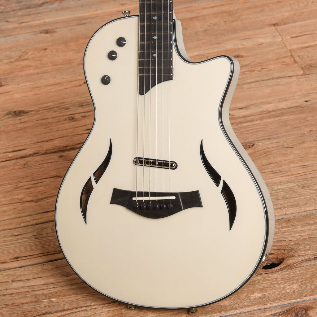 Taylor T5z Standard White 2022 - View 2 | MusicMarket