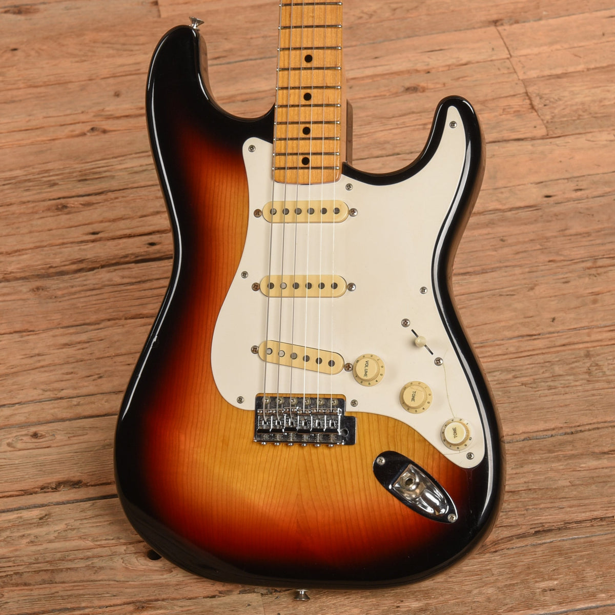 Tokai ST-60 Springy Sound Sunburst 1978 - View 2 | MusicMarket