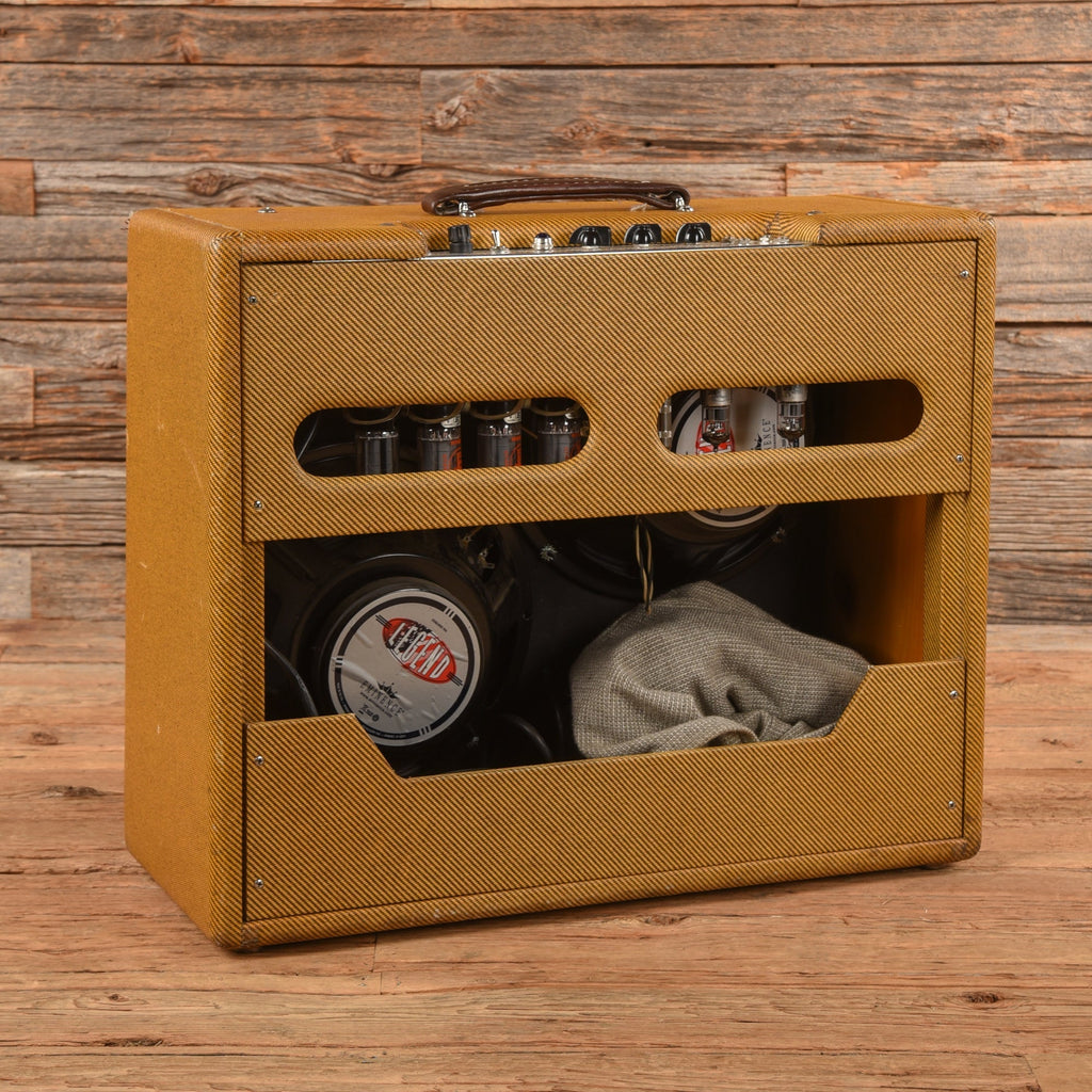 Victoria Double Deluxe 40-Watt 2x12" Guitar Combo Amp - View 2 | MusicMarket