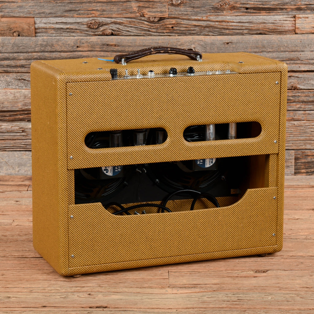 Victoria Ivy League V-Front 10-Watt 2x10" Guitar Combo Amp - View 2 | MusicMarket