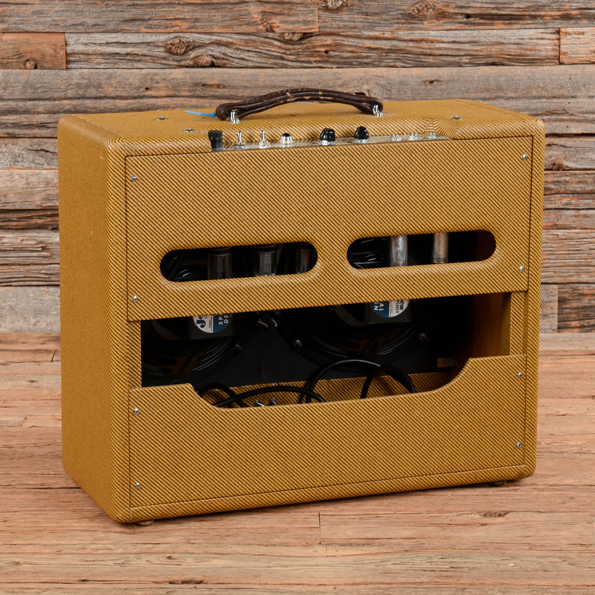Victoria Ivy League V-Front 10-Watt 2x10" Guitar Combo Amp - View 2 | MusicMarket