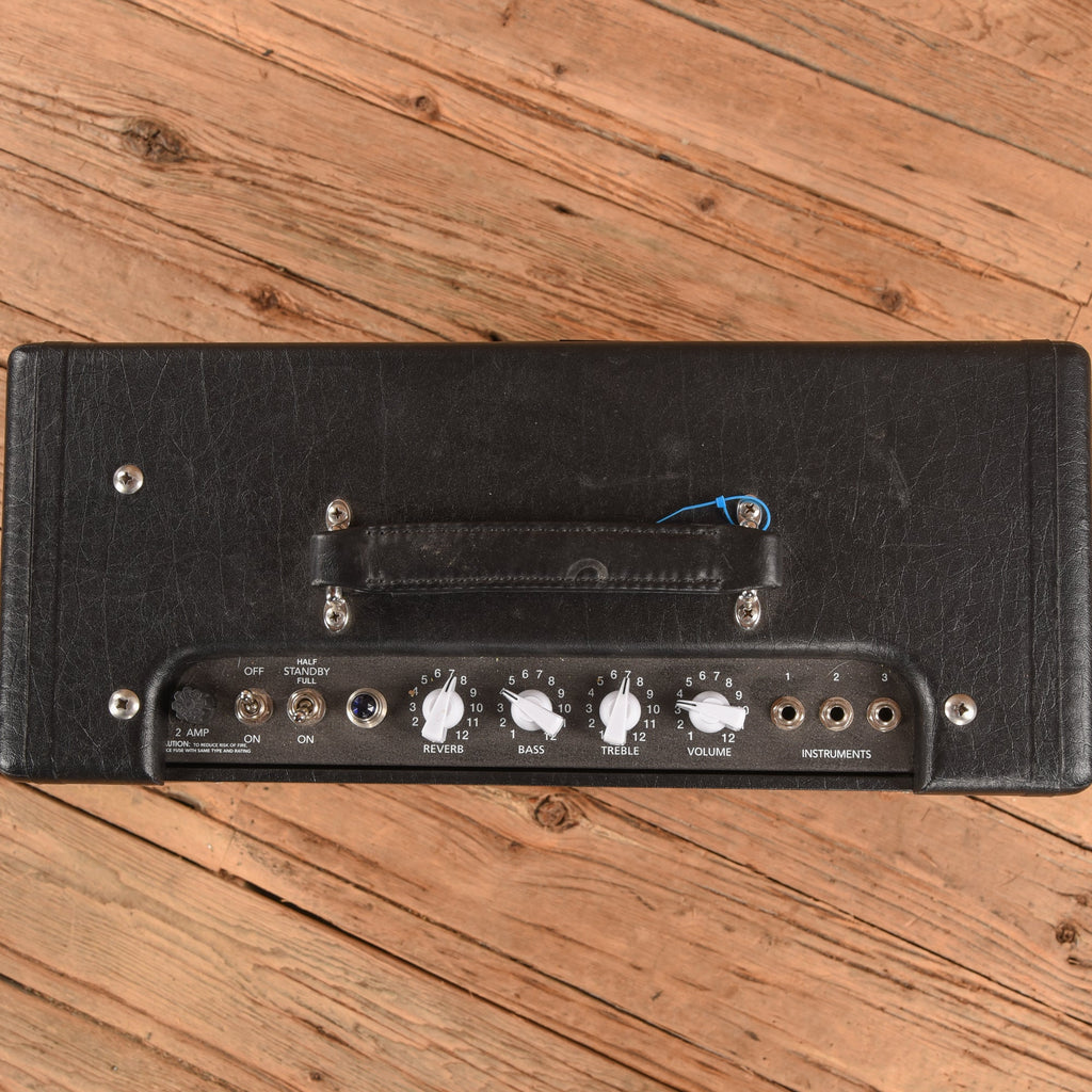 Victoria Club Deluxe 20-Watt 1x12" Guitar Combo - View 3 | MusicMarket