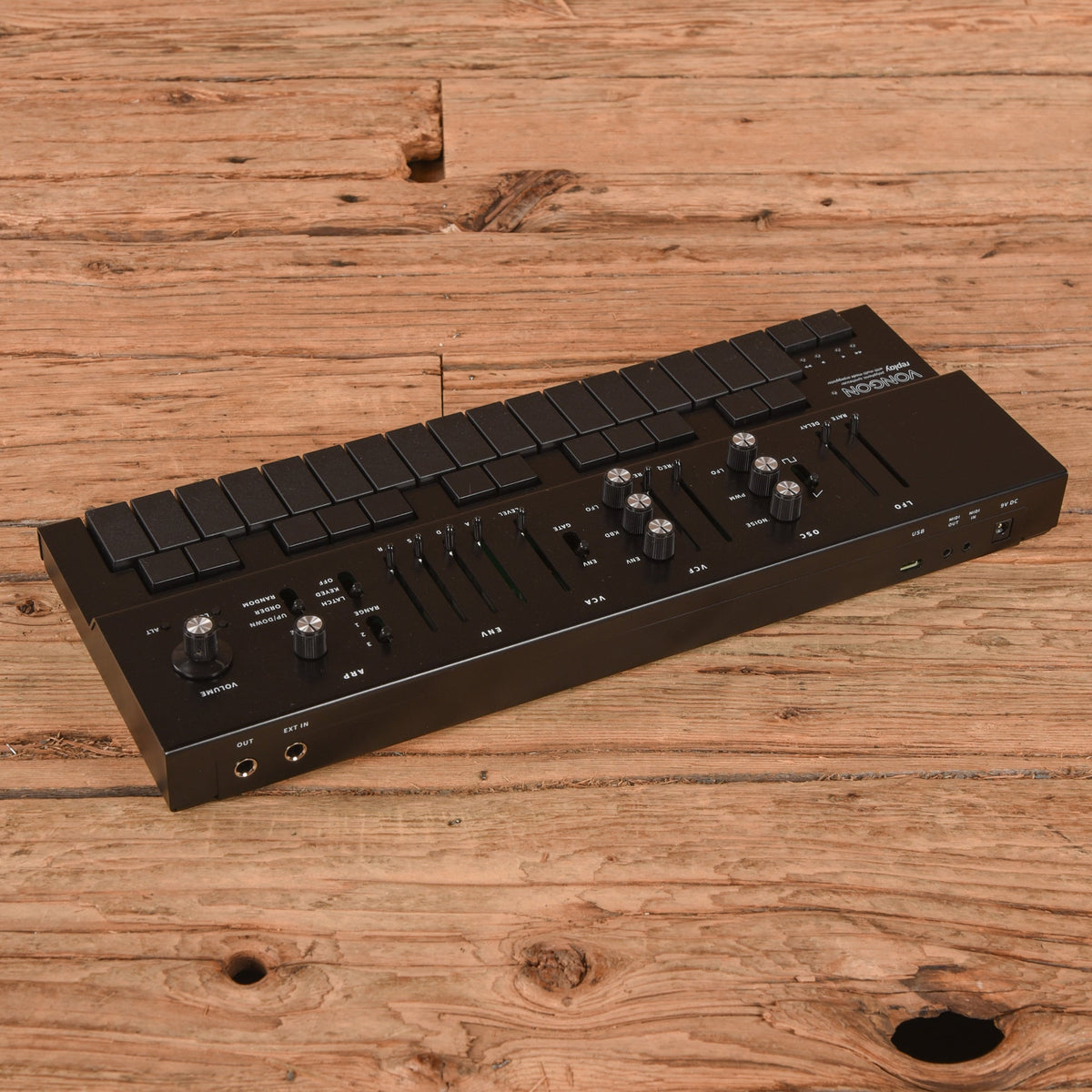 Vongon Replay 6-Voice Virtual Analog Synthesizer Black - View 2 | MusicMarket