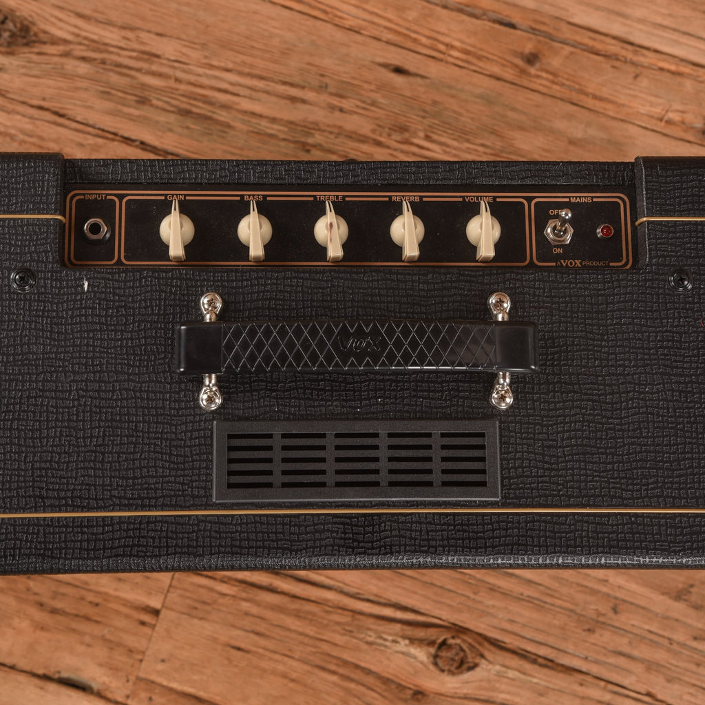 Vox AC10C1 Custom 10-Watt 1x10" Guitar Combo - View 3 | MusicMarket