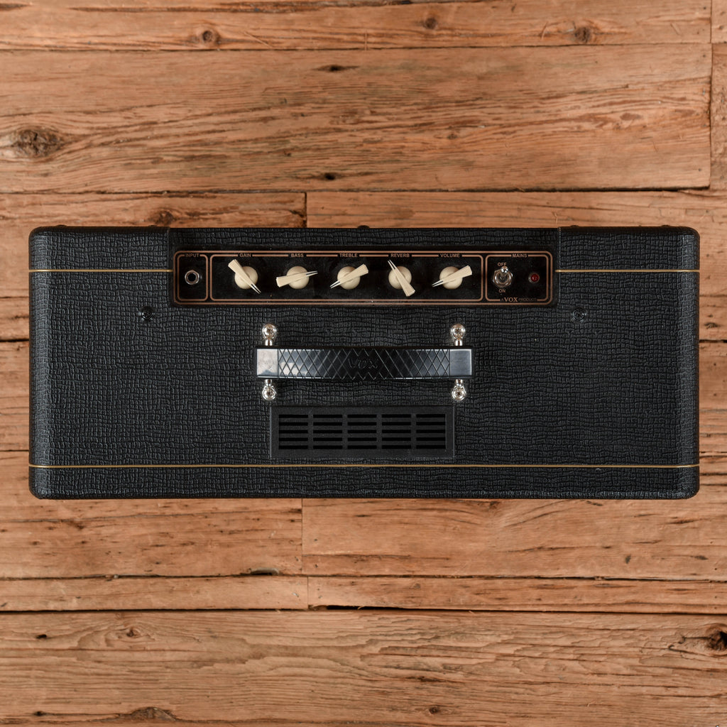 Vox AC10C1 Custom 10-Watt 1x10" Guitar Combo - View 3 | MusicMarket