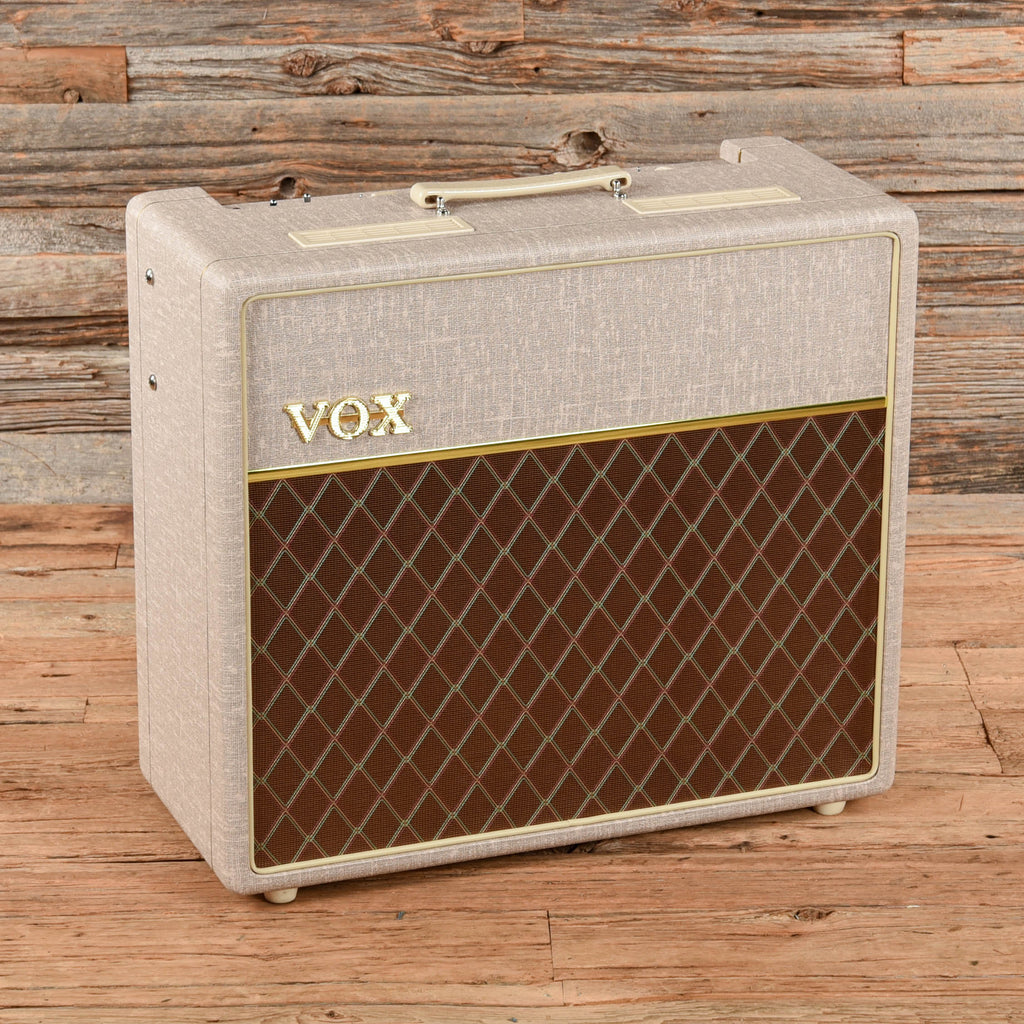 Vox AC15HW1 Hand-Wired 2-Channel 15-Watt 1x12" Guitar Combo - MusicMarket
