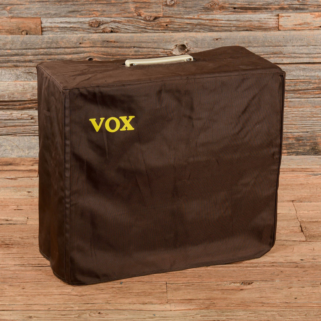 Vox AC15HW1 Hand-Wired 2-Channel 15-Watt 1x12" Guitar Combo - View 4 | MusicMarket