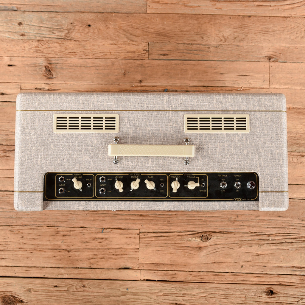 Vox AC15HW1 Hand-Wired 2-Channel 15-Watt 1x12" Guitar Combo - View 3 | MusicMarket