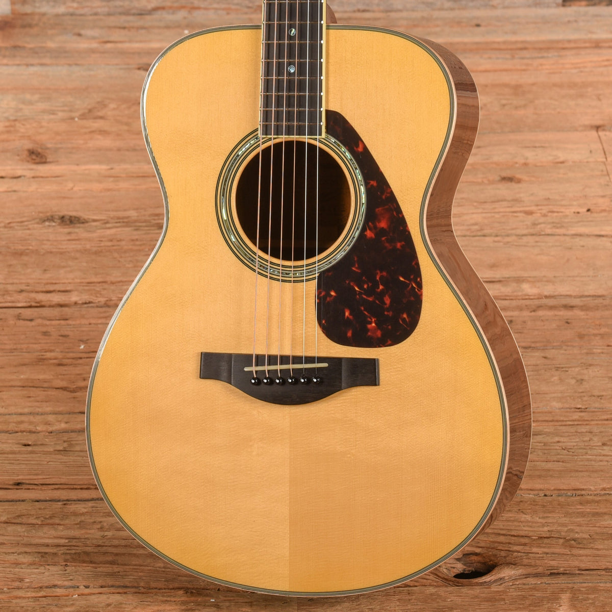 Yamaha LS16 Natural 2018 - View 2 | MusicMarket