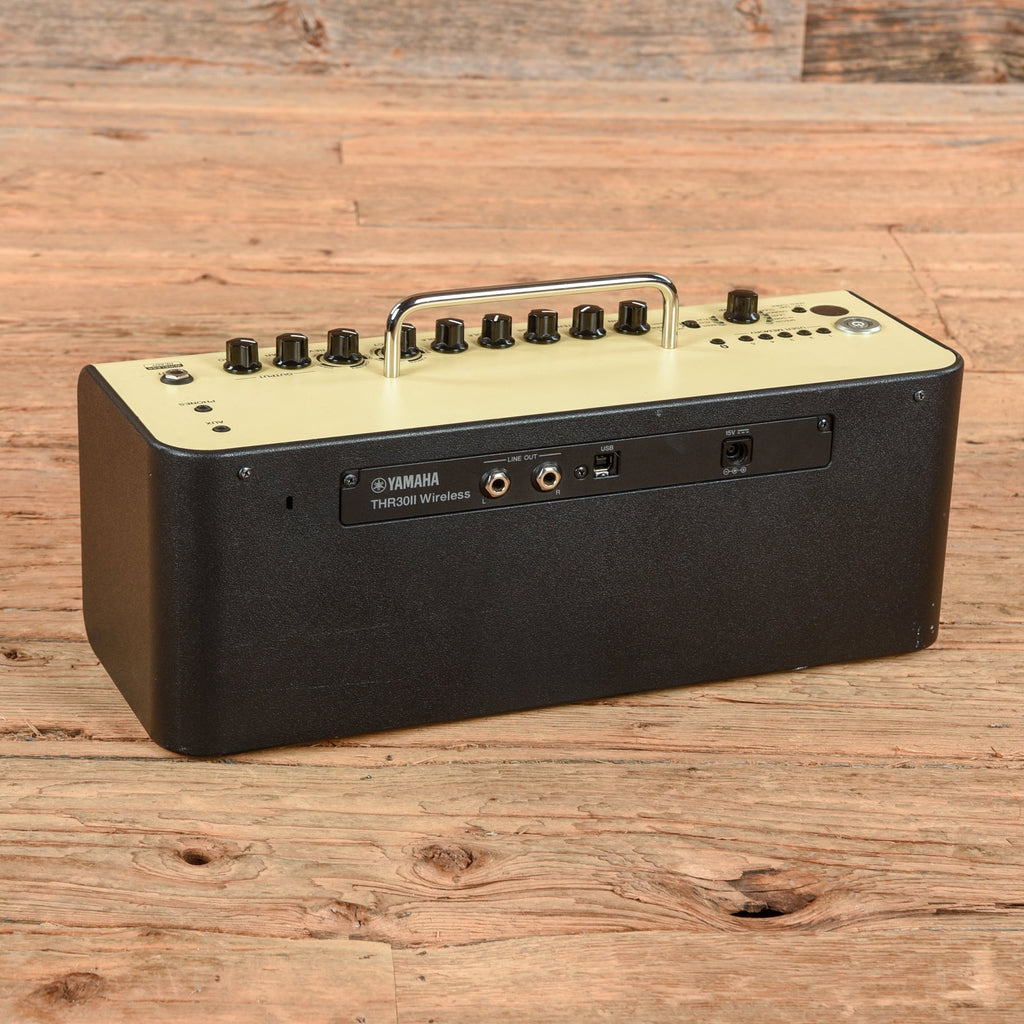 Yamaha THR30II WL 30-Watt 2x3.5" Wireless Stereo Digital Modeling Guitar Combo - View 2 | MusicMarket