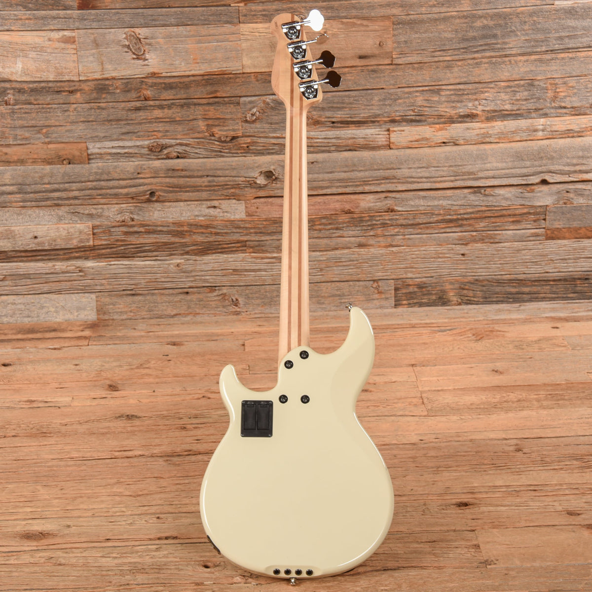 Yamaha BB1024X White - View 5 | MusicMarket