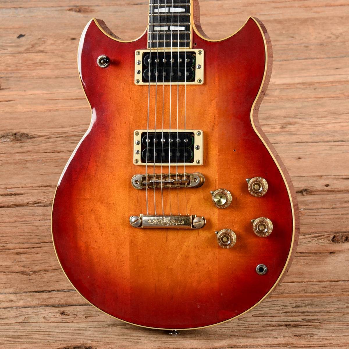 Yamaha SG800 Cherry Sunburst 1980 - View 2 | MusicMarket
