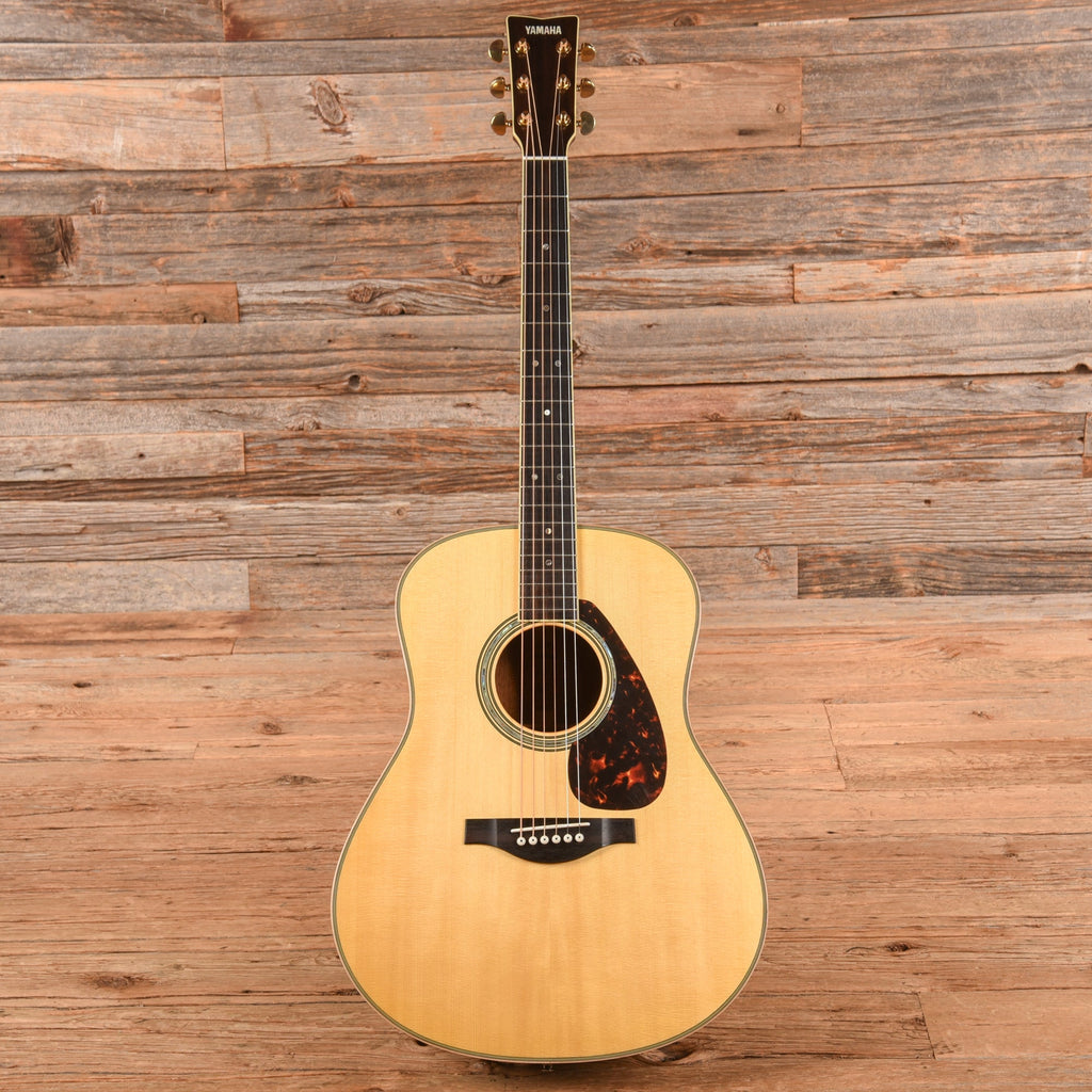 Yamaha LL16M Jumbo Acoustic Natural - View 4 | MusicMarket